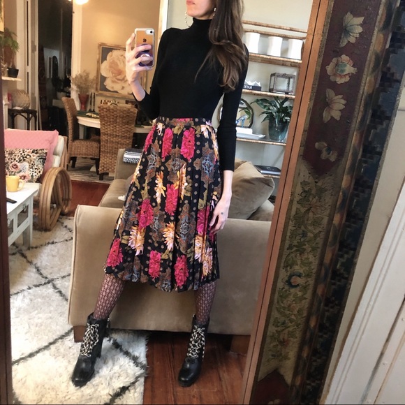 Designer vintage silk skirt - Picture 6 of 8